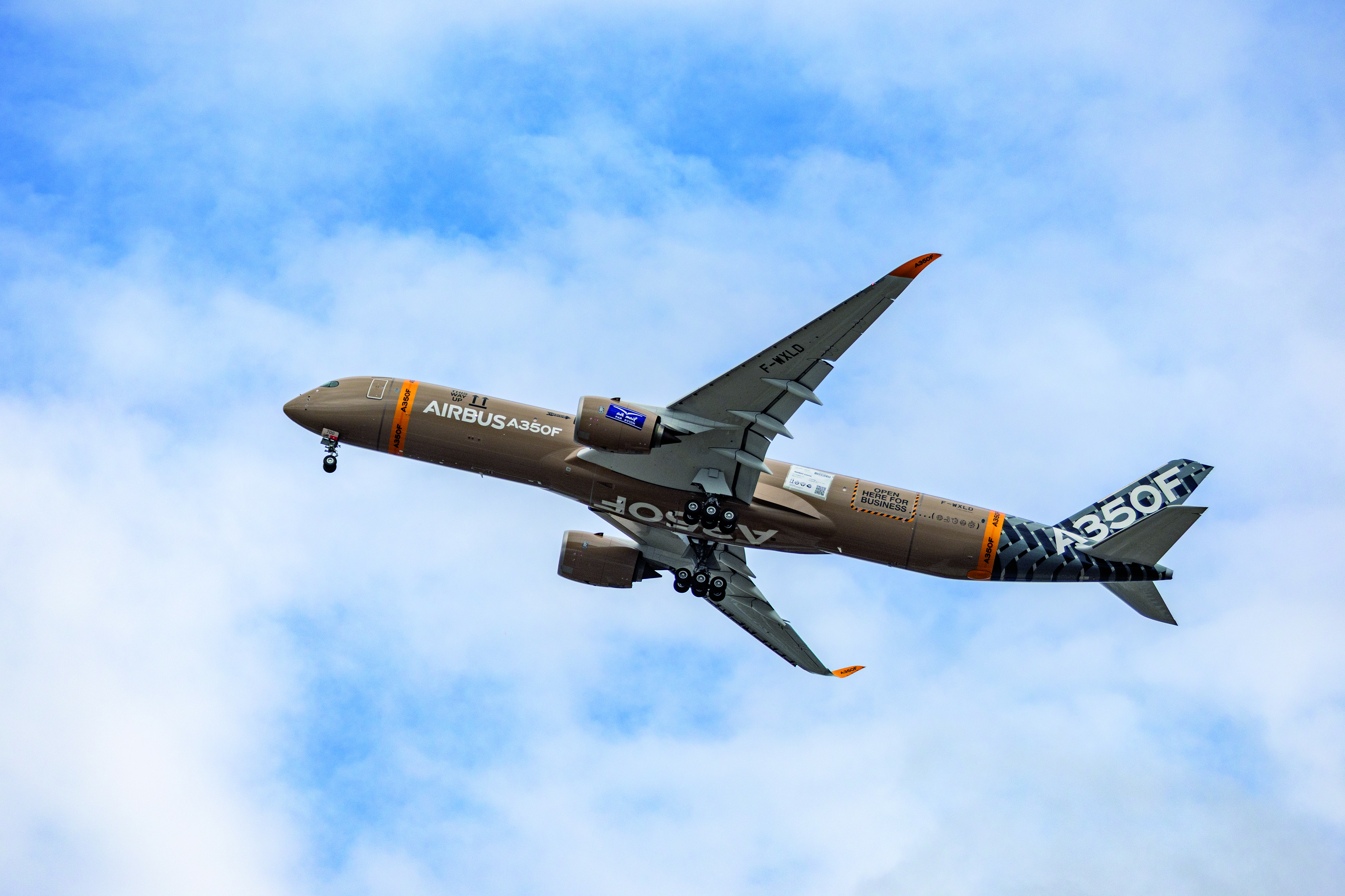 A350F首架测试机MSN700图卢兹首飞起飞瞬间